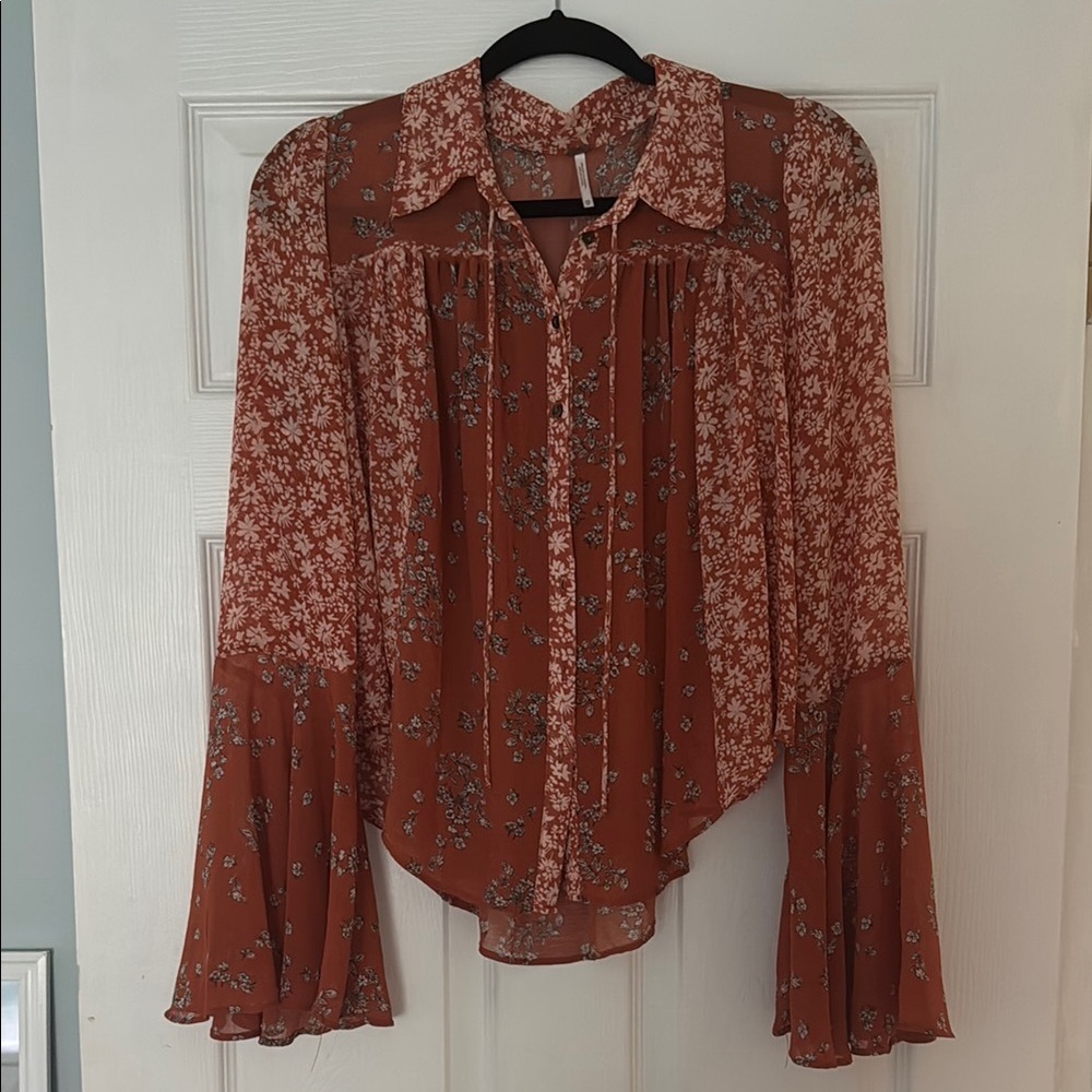 Free People Chic Brown Blouse with Elegant Design